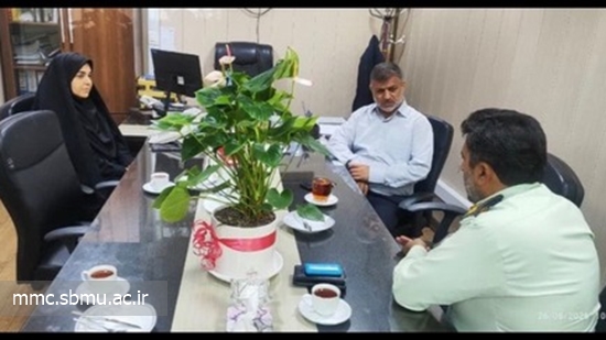حضور رئیس کلانتری 159 بی سیم در مرکز مهدیه جهت تبریک روزپزشک و روز کارمند 